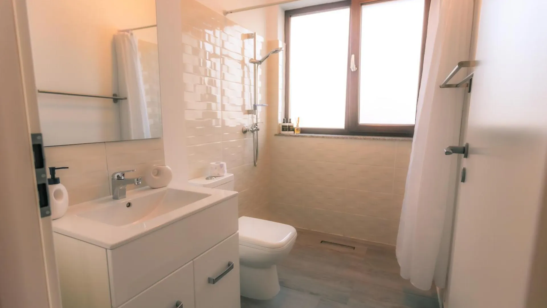 Sunset Apartment - Central Apt With Rooftop Garden Bucharest