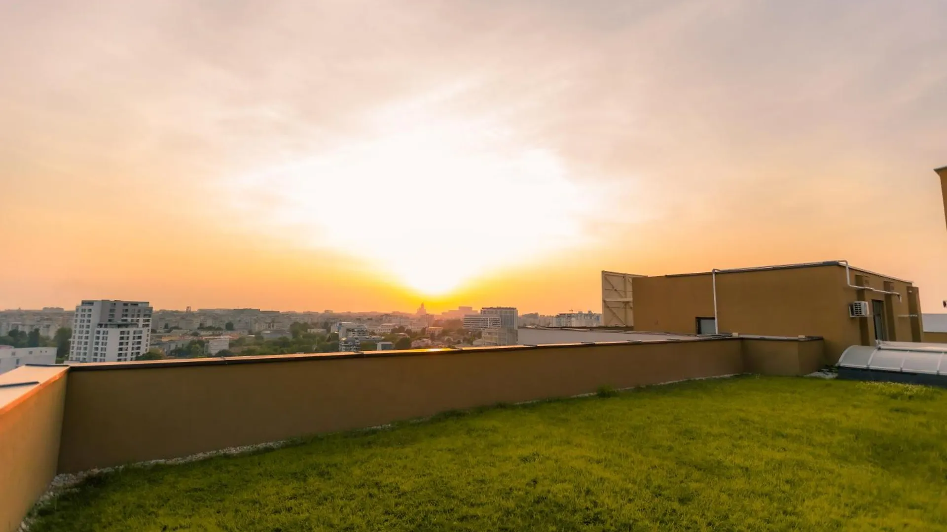 Sunset Apartment - Central Apt With Rooftop Garden Bucharest