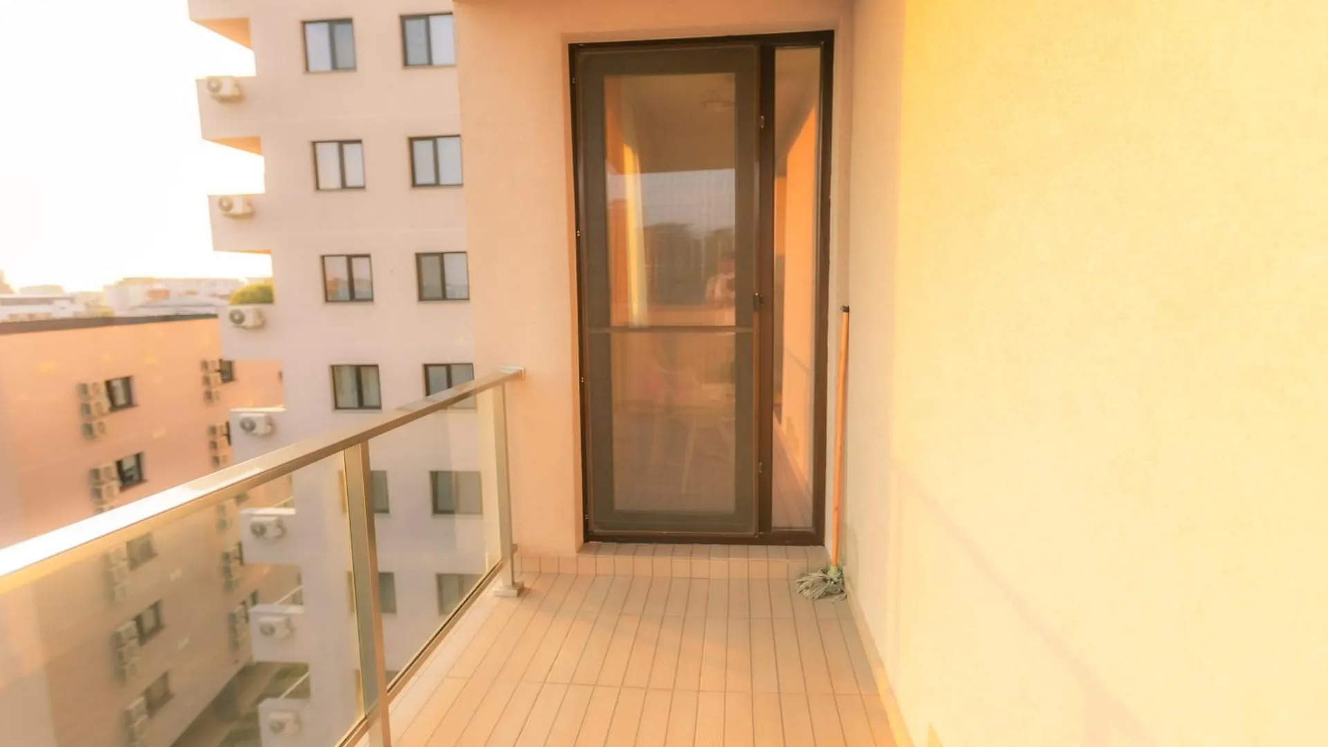 Sunset Apartment - Central Apt With Rooftop Garden Bucharest