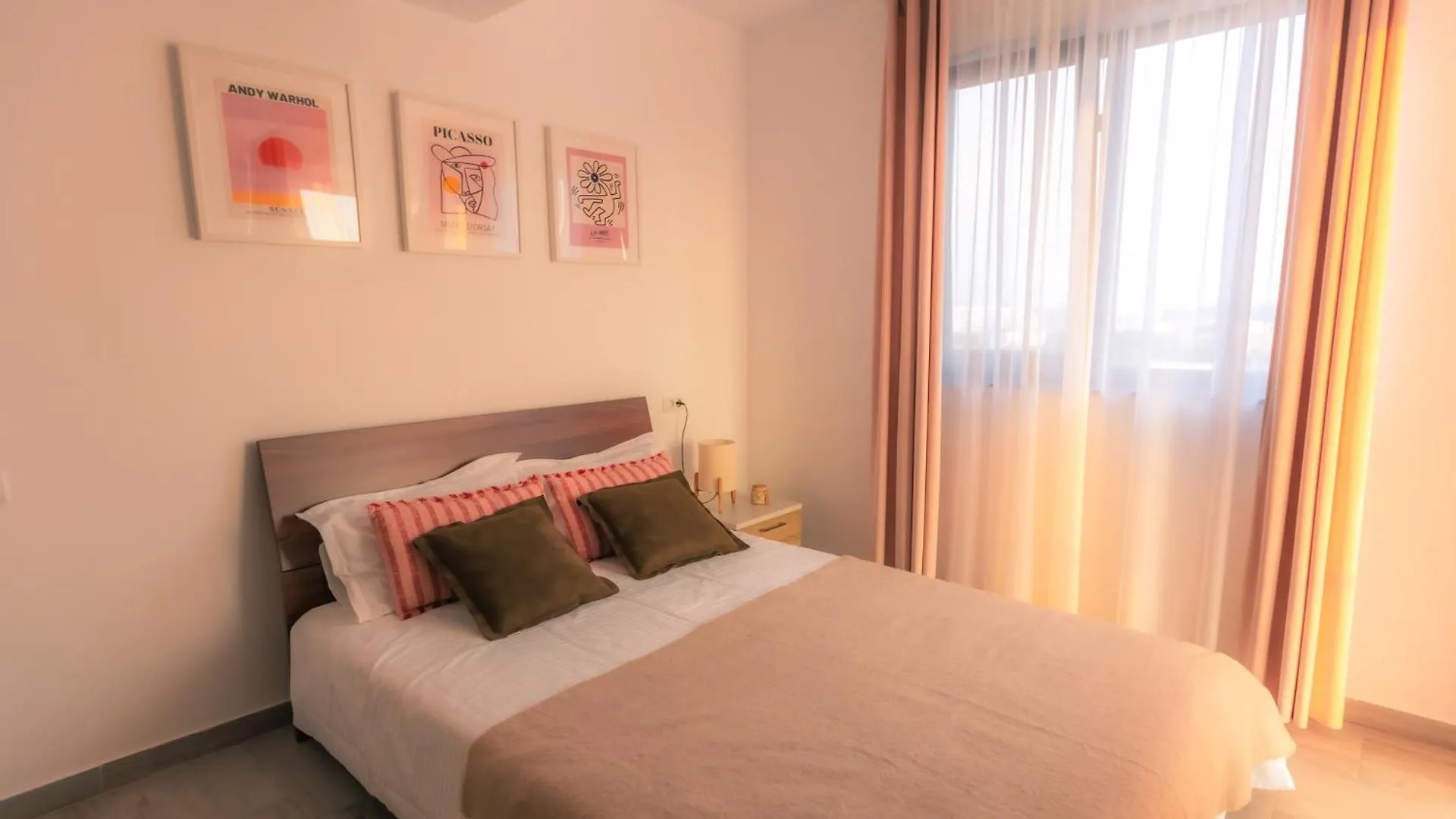 Sunset Apartment - Central Apt With Rooftop Garden Bucharest