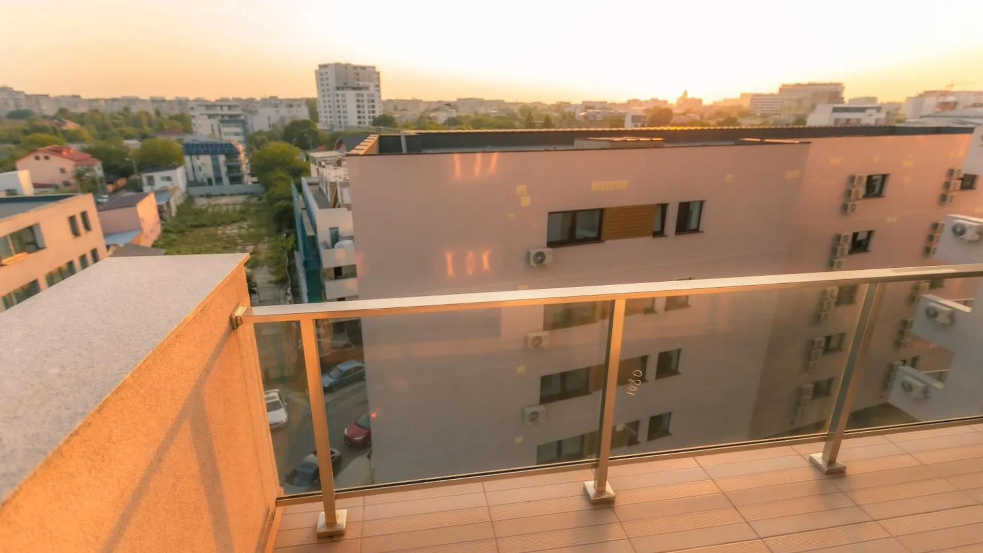 Sunset Apartment - Central Apt With Rooftop Garden Bucharest Romania